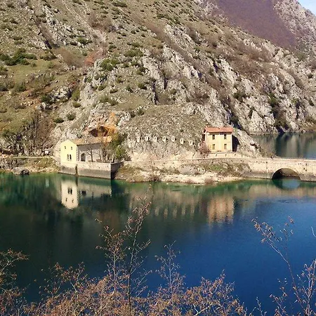 Gasthuis La Del Lucciola Villalago